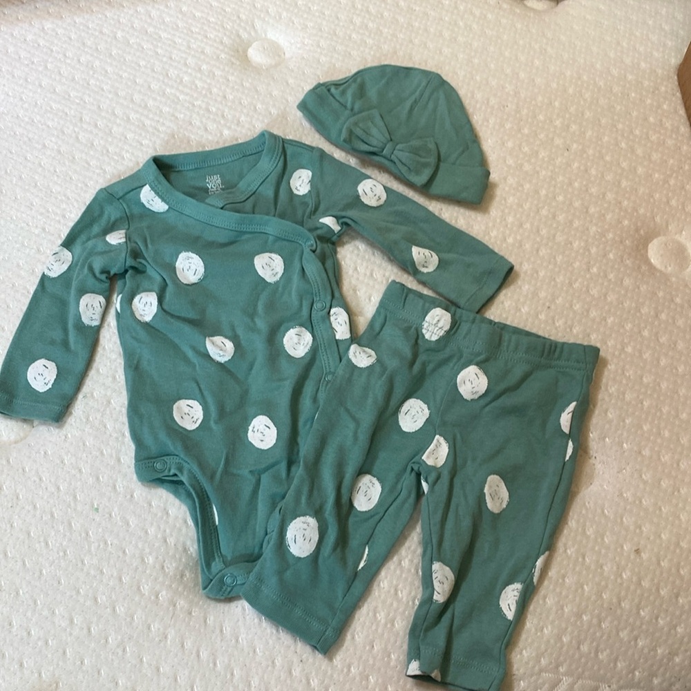 Cute baby polkadot pajama set 0 to 3 month brand new